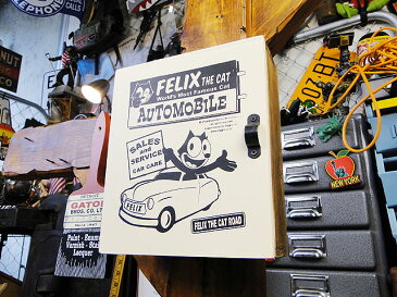 フィリックスのウッドキーボックス(ホワイト/カー) ■ アメリカ雑貨 アメリカン雑貨 おしゃれ 収納 人気 ブランド インテリア 雑貨 グッズ 壁掛け アメリカ雑貨 鍵掛け カッコイイ男の部屋を目指せ! アメリカ雑貨屋 アメキャラ 木箱 壁飾り