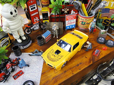 Jada　1972年ポンティアック・ファイヤーバードのダイキャストモデルカー　1/24スケール（オレンジ） ■ アメリカ雑貨 アメリカン雑貨 アメ車 インテリア こだわり派が夢中になる人気のアメリカ雑貨屋 小物 モデルカー 正規品 おしゃれ ガレージグッズ ミニカー