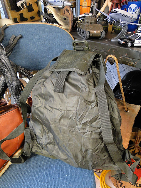 ミリタリー折りたたみ軽量リュック　（カーキグリーン）　アメリカン雑貨　アメリカ雑貨　ミリタリーグ..