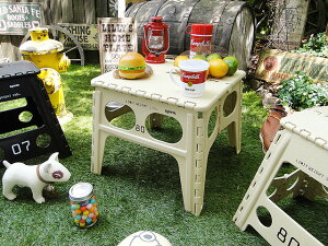 フォルディング・テーブル(ベージュ) ■ アメリカン雑貨 アメリカ雑貨 アメリカ 雑貨 人気 おしゃれ アウトドア キャンプ ピクニック ローテーブル 花見 ピクニック 折りたたみ 折り畳み インテリア こだわり派が夢中になる!アメリカ雑貨屋 レジャーテーブル 海水浴 グッズ