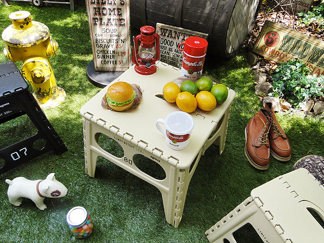 フォルディング・テーブル(ベージュ) ■ アメリカン雑貨 アメリカ雑貨 アメリカ 雑貨 人気 おしゃれ アウトドア キャンプ ピクニック ローテーブル 花見 ピクニック 折りたたみ 折り畳み インテリア こだわり派が夢中になる！アメリカ雑貨屋 レジャーテーブル 海水浴 グッズ通販格安セール情報　楽天　通販