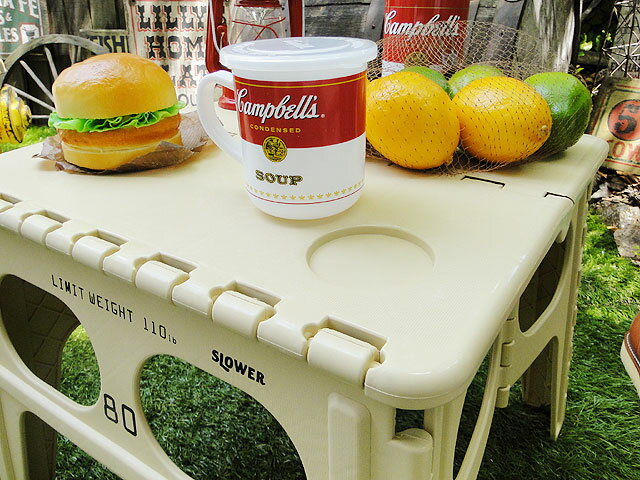 フォルディング・テーブル(ベージュ) ■ アメリカン雑貨 アメリカ雑貨 アメリカ 雑貨 人気 おしゃれ アウトドア キャンプ ピクニック ローテーブル 花見 ピクニック 折りたたみ 折り畳み インテリア こだわり派が夢中になる！アメリカ雑貨屋 レジャーテーブル 海水浴 グッズ通販格安セール情報　楽天　通販