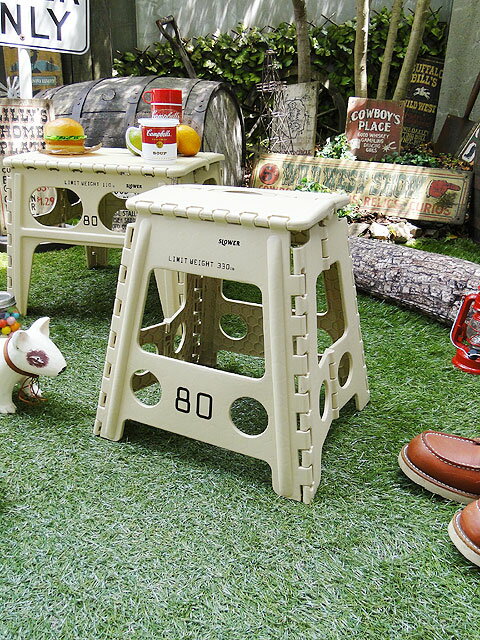 フォルディング・スツール(ベージュ) ■ アメリカン雑貨 アメリカ雑貨 アメリカ 雑貨 人気 おしゃれ アウトドア キャンプ ピクニック 花見 ピクニック 折りたたみ 折り畳み インテリア こだわり派が夢中になる!アメリカ雑貨屋 踏み台 男前 レジャー 海水浴 グッズ