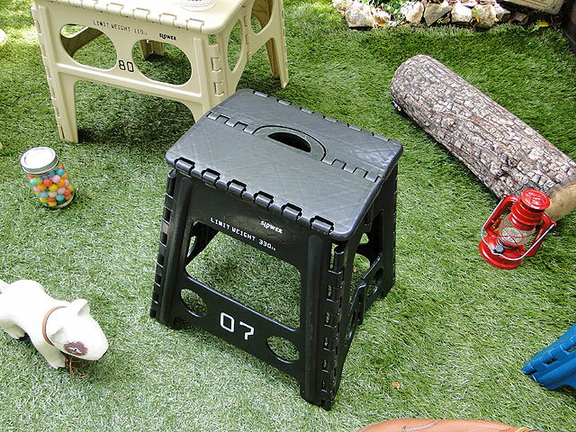 フォルディング・スツール(ブラック) ■ アメリカン雑貨 アメリカ雑貨 アメリカ 雑貨 人気 おしゃれ アウトドア キャンプ ピクニック 花見 ピクニック 折りたたみ 折り畳み インテリア こだわる アメリカ雑貨屋 踏み台 男前 レジャー 海水浴 グッズ おしゃれ通販格安セール情報 楽天 通販