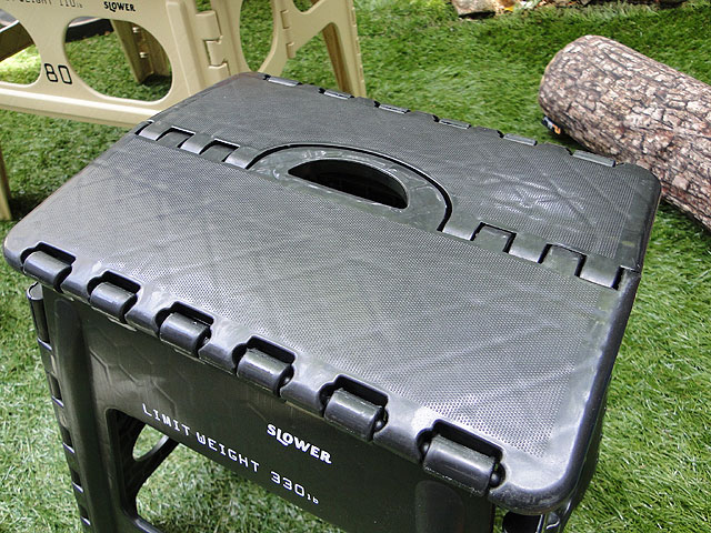 フォルディング・スツール(ブラック) ■ アメリカン雑貨 アメリカ雑貨 アメリカ 雑貨 人気 おしゃれ アウトドア キャンプ ピクニック 花見 ピクニック 折りたたみ 折り畳み インテリア こだわる アメリカ雑貨屋 踏み台 男前 レジャー 海水浴 グッズ おしゃれ通販格安セール情報 楽天 通販