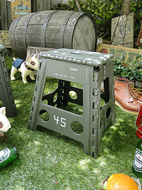 フォルディング・スツール(アーミーグリーン) ■ アメリカン雑貨 アメリカ雑貨 アメリカ 雑貨 人気 おしゃれ アウトドア キャンプ ピクニック 椅子 イス 花見 ピクニック 折りたたみ 折り畳み レジャーテーブル 海水浴 グッズ