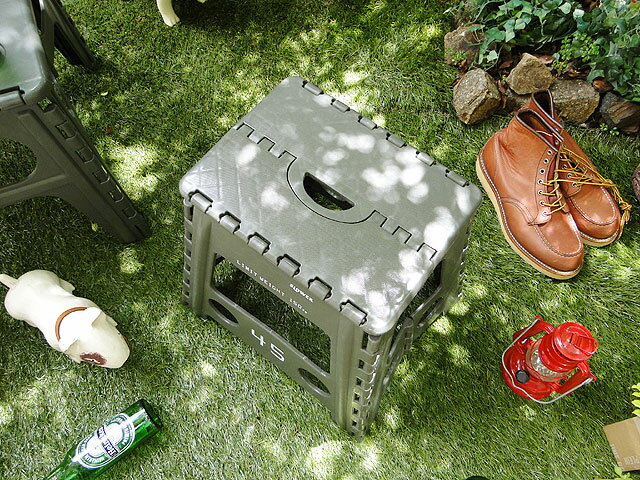 フォルディング・スツール(アーミーグリーン) ■ アメリカン雑貨 アメリカ雑貨 アメリカ 雑貨 人気 おしゃれ アウトドア キャンプ ピクニック 椅子 イス 花見 ピクニック 折りたたみ 折り畳み レジャーテーブル 海水浴 グッズ通販格安セール情報 楽天 通販