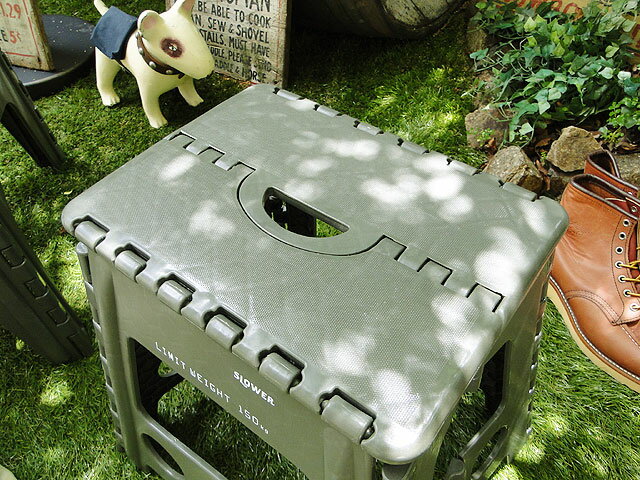 フォルディング・スツール(アーミーグリーン) ■ アメリカン雑貨 アメリカ雑貨 アメリカ 雑貨 人気 おしゃれ アウトドア キャンプ ピクニック 椅子 イス 花見 ピクニック 折りたたみ 折り畳み レジャーテーブル 海水浴 グッズ通販格安セール情報 楽天 通販