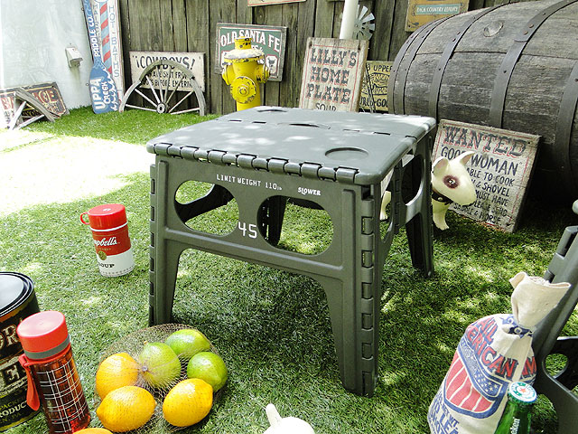 フォルディング・テーブル アーミーグリーン ■ アメリカン雑貨 アメリカ雑貨 アメリカ 雑貨 人気 おしゃれ アウトドア キャンプ ピクニック ローテーブル 花見 ピクニック 折りたたみ 折り畳み レジャーテーブル 海水浴 グッズ