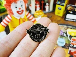 マクドナルド マックピンズ(月間最優秀スタッフ/ブラック) ■ アメリカ雑貨 アメリカン雑貨 アメリカ 雑貨 ピンバッジ ファッション ピンバッチ 人気 オシャレ かわいい アルファベット ロゴ ピンズ