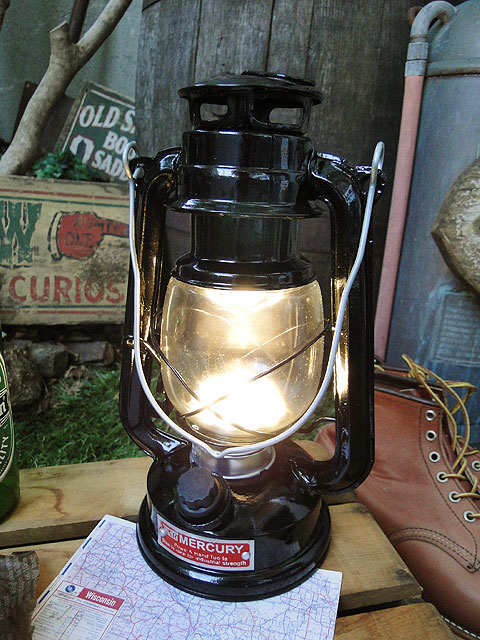 オイルランプのようなレトロデザイン! マーキュリー LEDランタン(ブラック) ■ アメリカ雑貨 アメリカン雑貨 おしゃれキャンパー おしゃれ 人気 停電 防災対策 ランタン 電池 アウトドア 懐中電灯 キャンプ テント BBQ ピクニック ギフト