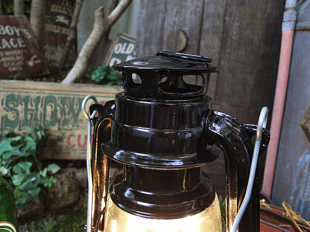 オイルランプのようなレトロデザイン! マーキュリー LEDランタン(ブラック) ■ アメリカ雑貨 アメリカン雑貨 おしゃれキャンパー おしゃれ 人気 停電 防災対策 ランタン 電池 アウトドア 懐中電灯 キャンプ テント BBQ ピクニック ギフト通販格安セール情報 楽天 通販