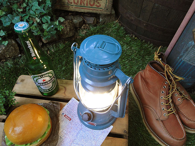 オイルランプのようなレトロデザイン! マーキュリー LEDランタン(ブルー) ■ アメリカ雑貨 アメリカン雑貨 おしゃれキャンパー おしゃれ 人気 停電 防災対策 ランタン 電池 アウトドア 懐中電灯 キャンプ テント BBQ ピクニック ギフト通販格安セール情報 楽天 通販