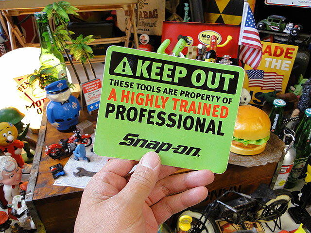 スナップオンのステッカー（KEEP OUT/PROFESSIONAL）　■ アメリカ雑貨 アメリカン雑貨 こだわり派が夢中になる人気のアメリカ雑貨屋 カッコイイ アメリカン雑貨 デカール シール オリジナル スマホ おしゃれ ロゴ レトロ アメリカン キャンディータワー