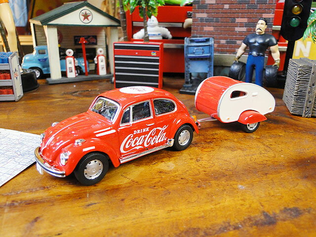 コカ・コーラ　1967年フォルクス・ワーゲン　ビートル＆トレーラー　ダイキャストミニカーセット