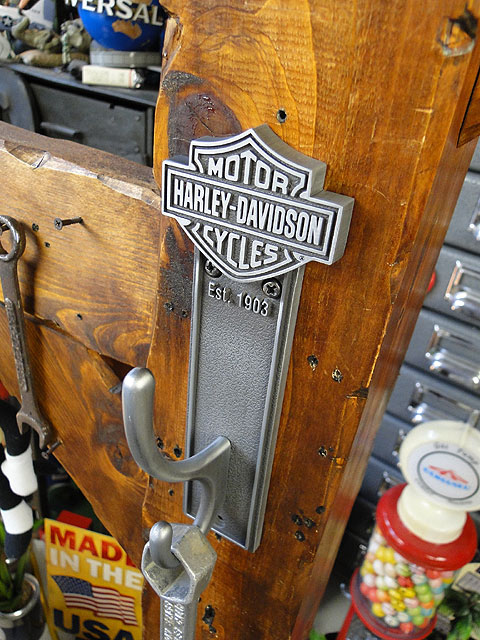 アメリカ雑貨通販キャンディタワーのハーレーダビッドソン　コートフック　（バー＆シールド）　アメリカン雑貨　アメリカ雑貨　グッズ HARLEY　DAVIDSON　おしゃれ　かっこいい　バイク　バイカー　ブランド　ガレージ｜アングル2