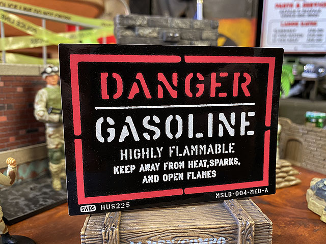 ミリタリーサイン＆ラベルズ　ステッカー　（危険：ガソリン）　MSLB-004-MED-A　アメリカン雑貨　アメ..