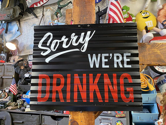 「ごめんなさい、私たち酔っ払ってまーす」 波板サイン 看板 アメリカン雑貨 アメリカ雑貨 グッズ