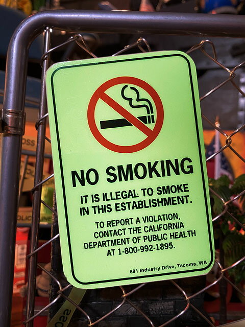 アメリカの蓄光ミニサイン (敷地内禁煙) 看板 アメリカン雑貨 アメリカ雑貨 グッズ