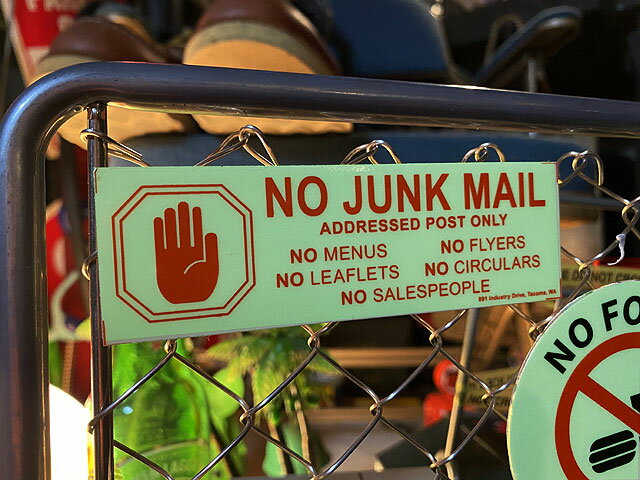 アメリカの蓄光ミニサイン (チラシやDMお断り/タイプA) 看板 アメリカン雑貨 アメリカ雑貨 グッズ