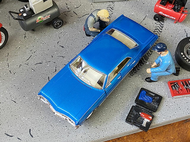 1967年シボレー・インパラのダイキャストミニカー1/43スケール(ブルー)