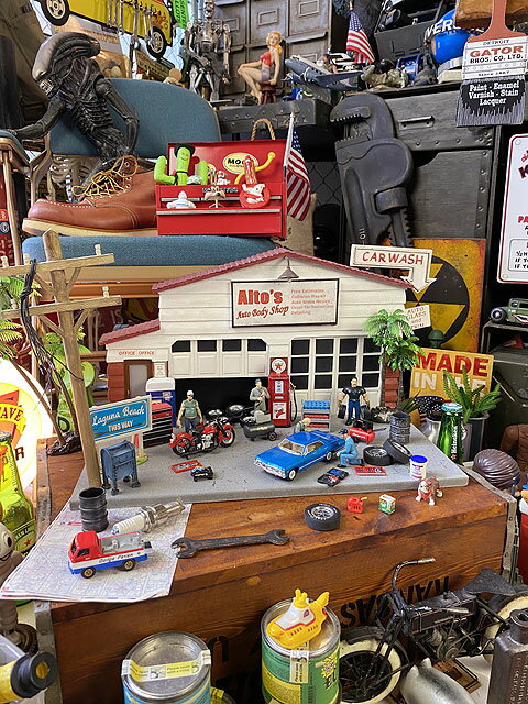 1967年シボレー・インパラのダイキャストミニカー1/43スケール(ブルー)
