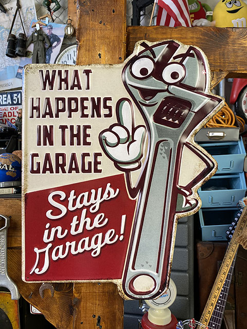 樂天商城 - モンキーレンチマン　エンボスティンサイン　看板　アメリカン雑貨　アメリカ雑貨　グッズ