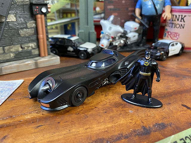 Jada ティム・バートン版バットモービル＆バットマン ダイキャストミニカー 1/32スケール バットマン フィギュア付き 