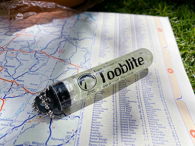 暗闇で光る!グロースティック 3インチ MADE IN U.S.A. GLOW STICKS Tooblite アウトドア 防水 耐久性 半永久的に使える 最大12時間発光通販格安セール情報 楽天 通販