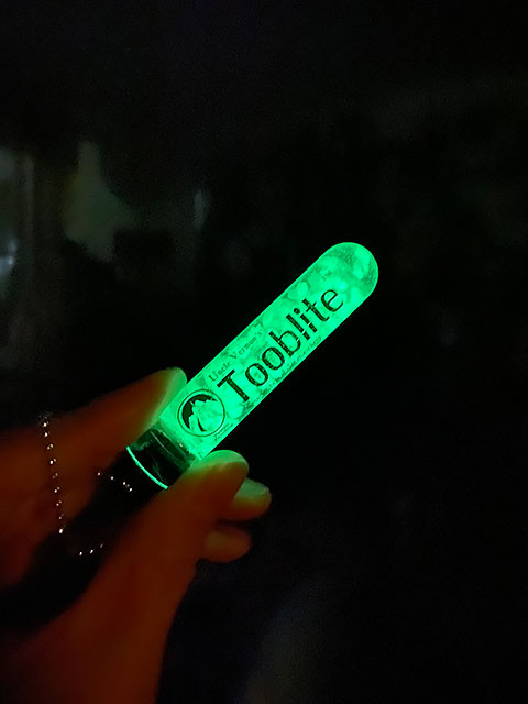 暗闇で光る!グロースティック 3インチ MADE IN U.S.A. GLOW STICKS Tooblite アウトドア 防水 耐久性 半永久的に使える 最大12時間発光通販格安セール情報 楽天 通販
