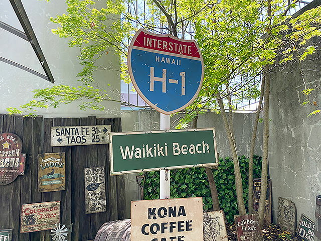 ハワイの道路標識のウッドサイン ワイキキビーチ 大人も着やすいシンプルファッション