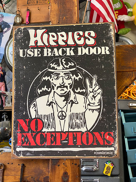 樂天商城 - 「ヒッピーは裏口を使ってね！例外はなし」　ブリキ看板　アメリカン雑貨　アメリカ雑貨　グッズ