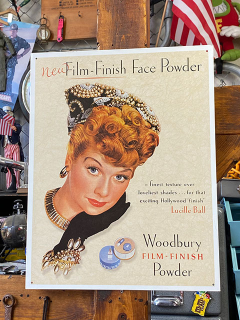「アイ・ラブ・ルーシー」　ブリキ看板　（ウッドベリーパウダー）　アメリカン雑貨　アメリカ雑貨　グ..