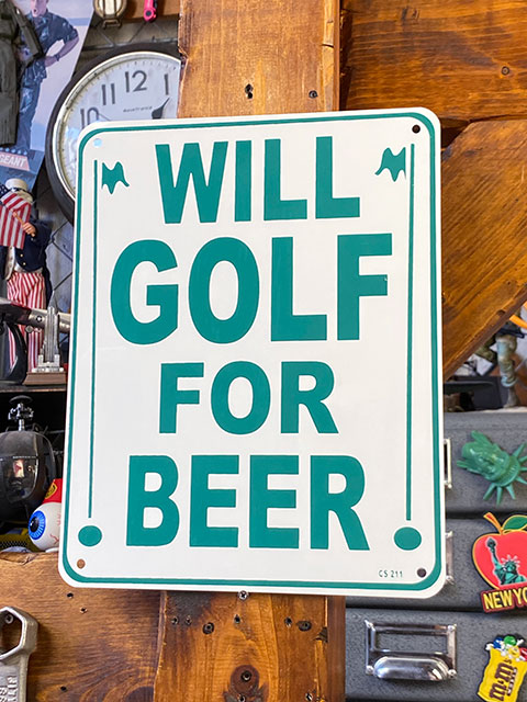 ビールのためにゴルフしようぜ ミニジョーク看板