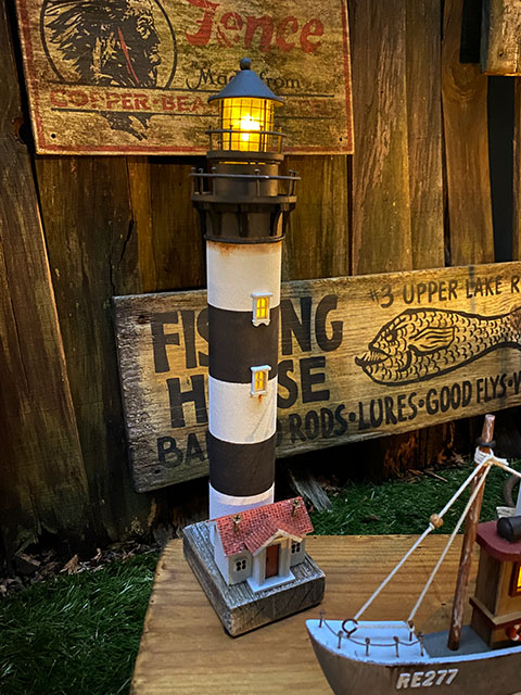 灯台のライトアップオブジェ（ストライプ）のサムネイル