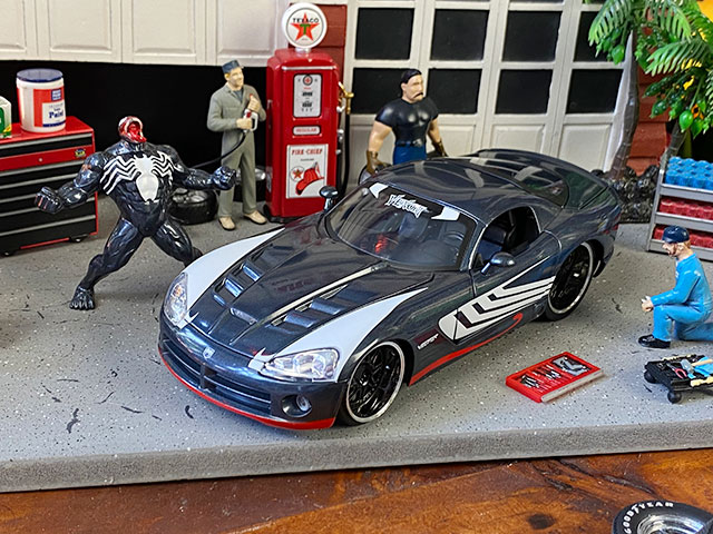 Jada マーベル スパイダーマン ヴェノム 2008年 ダッジ ヴァイパー ダイキャストミニカー 1/24スケール ヴェノムのフィギュア付き 