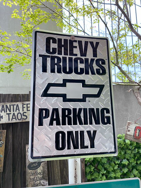 シボレートラック専用駐車場　パーキングサイン　（鉄板柄）