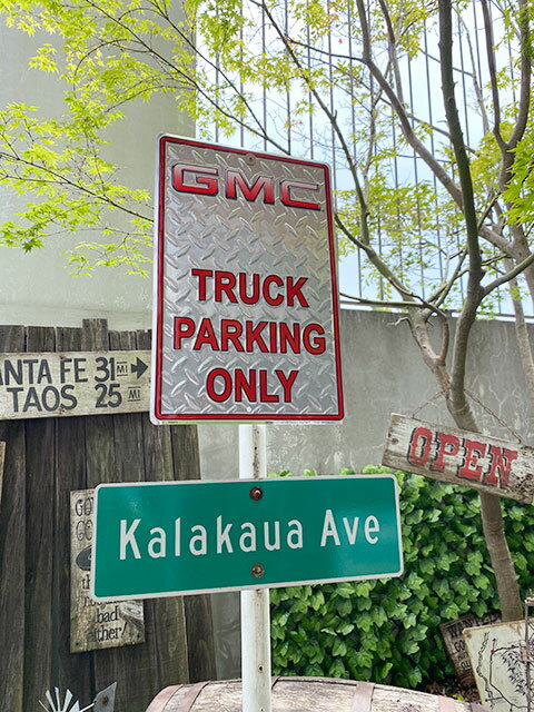 GMCトラック専用駐車場　パーキングサイン　（鉄板柄）　看板　アメリカン雑貨　アメリカ雑貨　グッズ 3