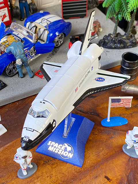 アメリカ雑貨通販キャンディタワーのスペースミッション　スペースシャトルと宇宙飛行士　トイ　6点セット　アメリカン雑貨　アメリカ雑貨　グッズ｜アングル3