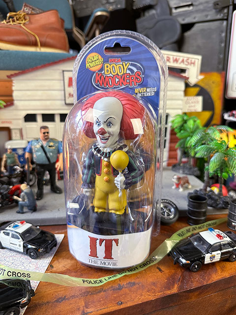 NECA　テレビドラマ版「IT」ティム・カリー版ペニーワイズ　ボディノッカーズ　アメリカン雑貨　アメリ..