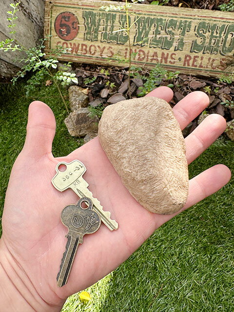 楽天アメリカ雑貨通販キャンディタワーアメリカの岩石型隠しキーケース　（サンド）