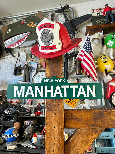 樂天商城 - ★アウトレット★【訳あり品】アメリカのプラスチックサインボード　ヘビーオンスタイプ　（マンハッタン）　　看板　アメリカン雑貨　アメリカ雑貨　グッズ