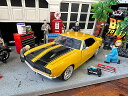Jada 1967年 シボレー カマロ ダイキャストミニカー 1/24スケール (ゴールド/ブラックストライプ) BIGTIME MUSCLE アメリカン雑貨...