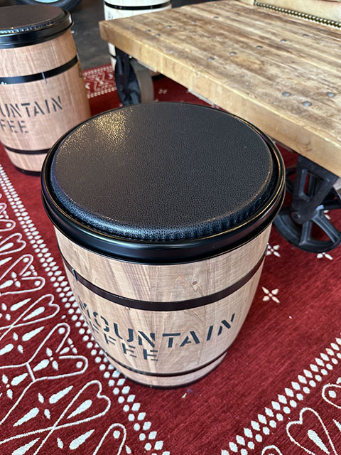 ★稀少な絶盤品★　コーヒー木樽チェアー　（ブラウン）　単品　アメリカン雑貨　アメリカ雑貨　インテリアグッズ　店舗装飾　店内装飾　ショップディスプレイ　カフェインテリア　イス　スツール　什器 candytower-10052015 アメリカ雑貨通販キャンディタワー サンプル画像2
