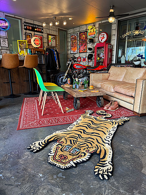 チベタン　タイガーラグ　（Lサイズ）　160cmX90cm　単品　アメリカン雑　アメリカ雑貨　グッズ　おしゃれキャンプ　おしゃれキャンパー　アウトドア　フロアマット　ルームマット　カーペット candytower-10054169 アメリカ雑貨通販キャンディタワー サンプル画像3