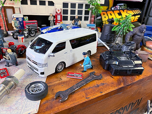 トヨタ　ハイエース　RCカー　フルアクション　ライト付き　（ホワイト）　トヨタ自動車公式ライセンス商品　ラジコン