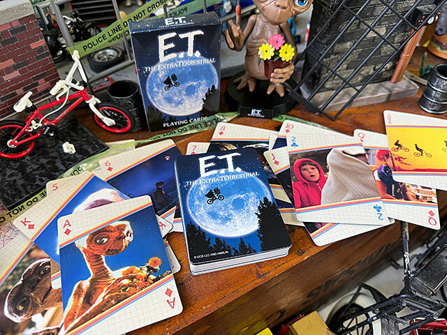 ★アウトレット★【訳あり品】映画 E.T. 名場面集 オフィシャル トランプ アメリカン雑貨 アメリカ雑貨 映画グッズ おしゃれ ショップインテリア カードゲー...