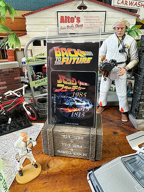 映画　バック・トゥ・ザ・フューチャー　オフィシャル　ステッカー　（日本語タイトル/Sサイズ）　アメリカン雑貨　アメリカ雑貨　バックトゥザフューチャー 映画　グッズ　インテリア　おしゃれ　BTTF