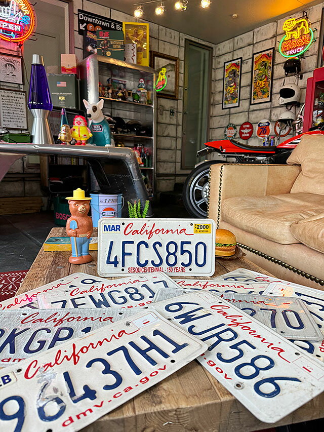 アメリカ　USEDナンバープレート　（カリフォルニア州/1993年以降の筆記体バージョン）　ライセンスプレート　アメリカン雑貨　アメリカ雑貨　グッズ　おしゃれ かっこいい　ガレージ雑貨　ガレージング雑貨　ショップインテリア 3