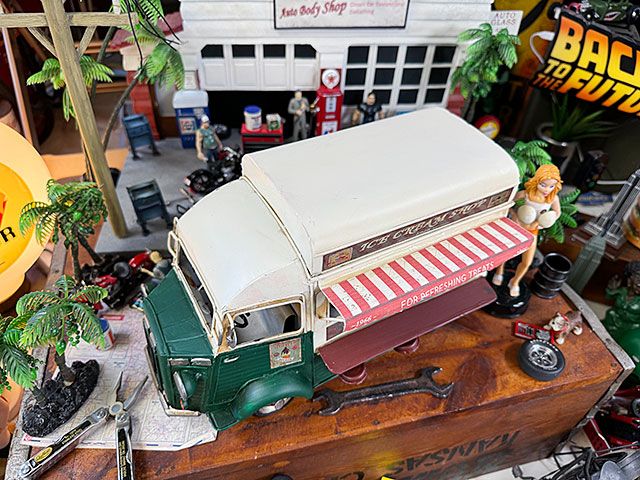 アイスクリーム屋さんの移動販売車　ブリキオブジェ　アメリカン雑貨　アメリカ雑...